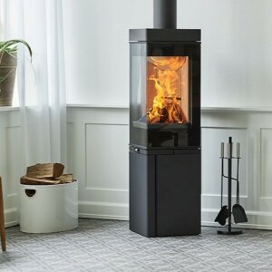 Kaminofen Scan 80-2 schwarz 6 kW Sockel mit T&uuml;r