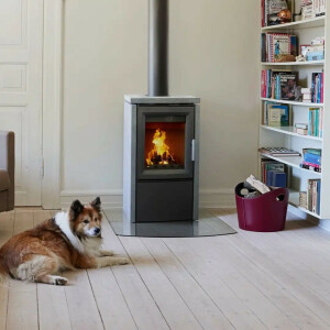 Kaminofen VARDE OVNE Aura 3 grau mit Naturstein 5,0 kW